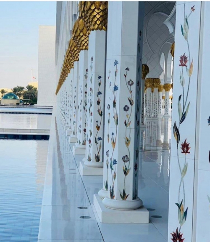 Irina Tănase s-a pozat în haine tradiționale arabe, la Abu Dhabi