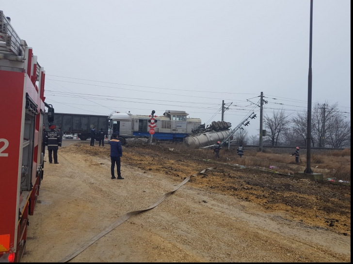 La un pas de tragedie în Portul Constanța: cisternă plină cu 30 de tone de motorină lovită de tren