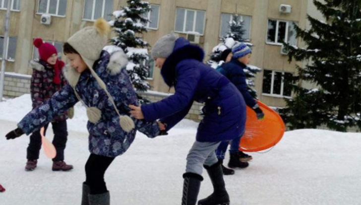 Când intra elevii în vacanță?