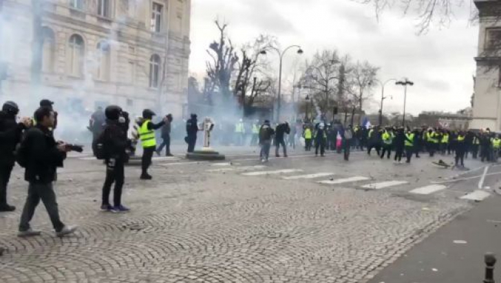 Noi proteste -vestele galbene- la Paris. Zeci de persoane au fost arestate 