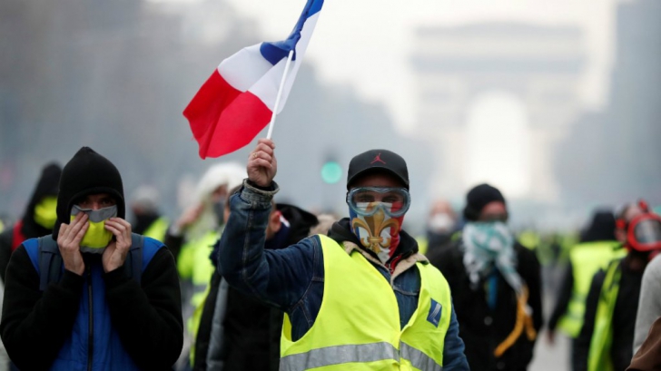 Ministrul francez de interne, reacție dură la valul de proteste al "vestelor galbene"