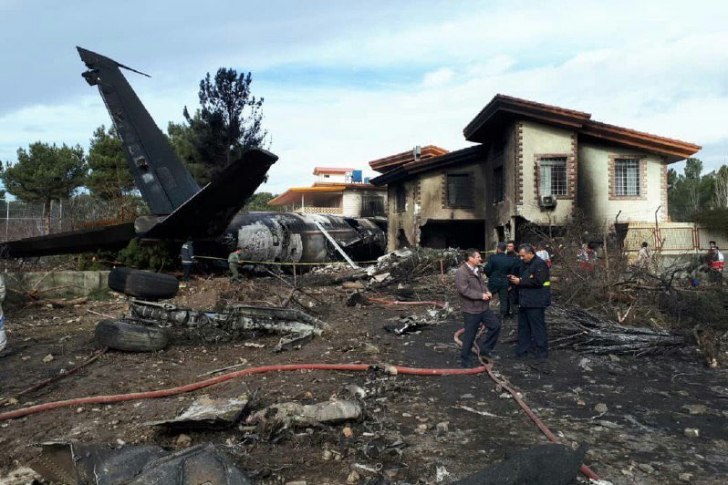 Avion prăbușit intrat într-o casă