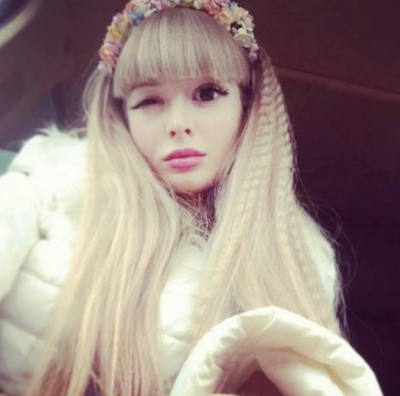 Coşmar pentru rusoaica "Barbie": ţinută cu forţa &icirc;n casă de părinţi. Să vezi cum arată fără haine!