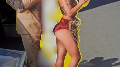 Corina Bud, sexy rau si cu fundul bombat la vedere pe strada! Trecatorii se uita lung la ea - FOTO