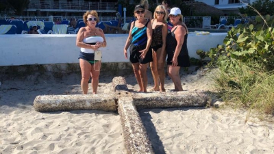 GALERIE FOTO Apariție misterioasă pe o plajă din Florida