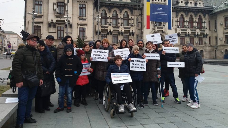 Persoanele cu dizabilități au protestat la Craiova
