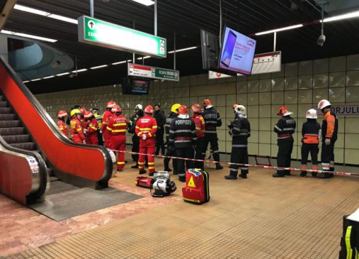 UPDATE: Persoana care s-a aruncat în faţa metroului, în staţia Gorjului, a murit