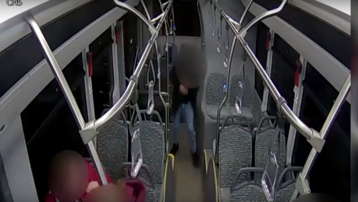 În Constanța, ca-n Vestul Sălbatic. Un autobuz RATC, atacat cu pietre în cartier - VIDEO