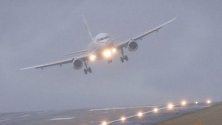 ALERTĂ! Avion de pasageri, grav afectat de turbulenţe