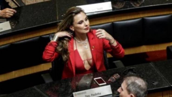 Senatoarea cu sânii mari, Ana Paula da Silva