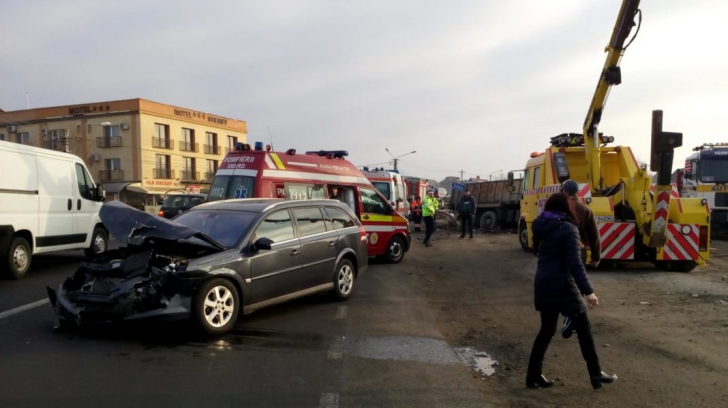 Accident în lanț, la Bistrița-Năsăud: 4 mașini spulberate, 8 victime