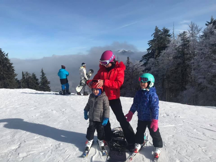 Elena Băsescu, la ski alături de copiii ei FOTO
