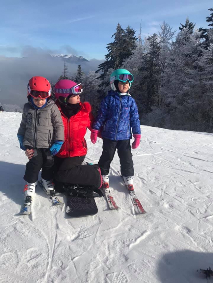 Elena Băsescu, la ski alături de copiii ei FOTO