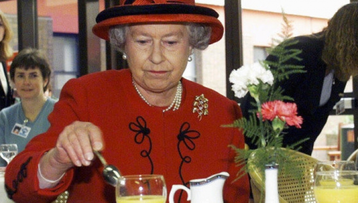 Cum se menţine în formă Regina Marii Britanii? Nutriționistul Casei Regale dezvăluie dieta!