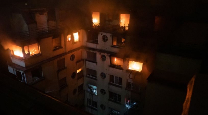 Mână criminală în incendiul devastator de la Paris: 8 morți, o femeie arestată