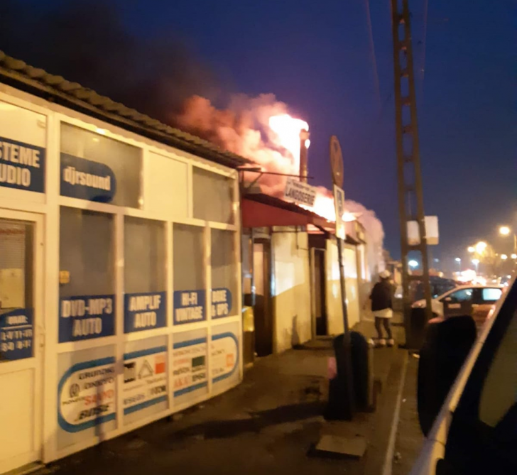 Incendiu la un renumit producător de mezeluri din Timișoara - FOTO