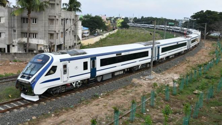 Trenul de mare viteză al Indiei s-a stricat în prima zi