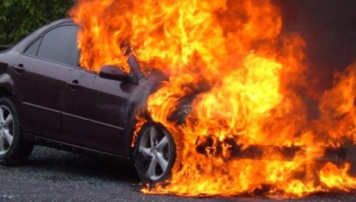 Mașină în flăcări, pe Autostrada București Pitești