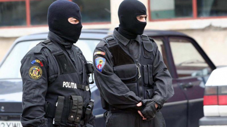 Un polițist din Iași, arestat pentru trafic de droguri