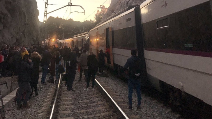 Accident feroviar în Spania. Cel puțin un mort și aproape 100 de răniți