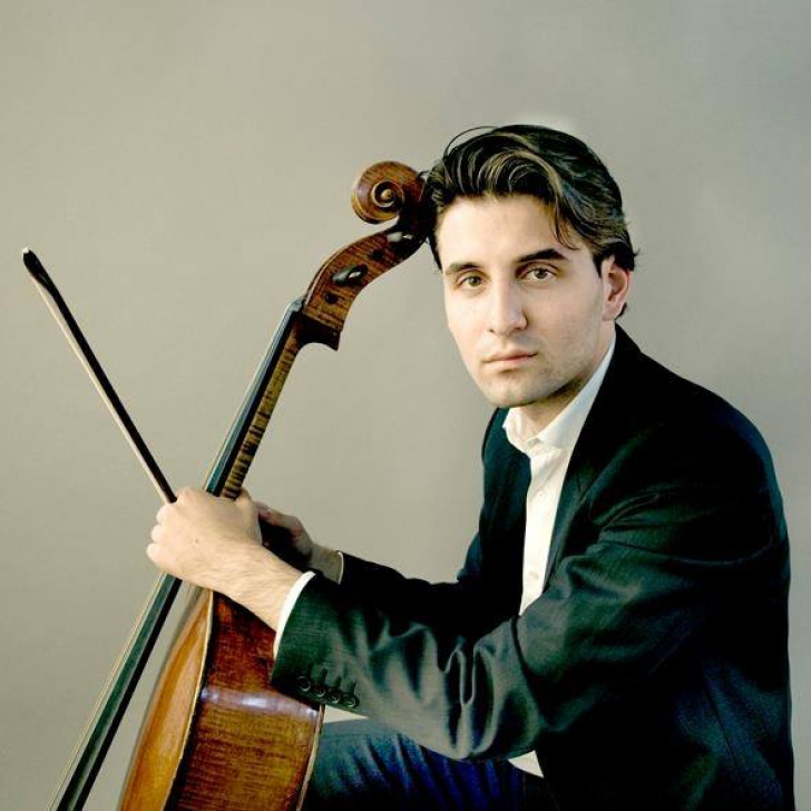 Faceți cunoștință cu Valentin Răduțiu, omul care cântă în cele mai mari orchestre și filarmonici 