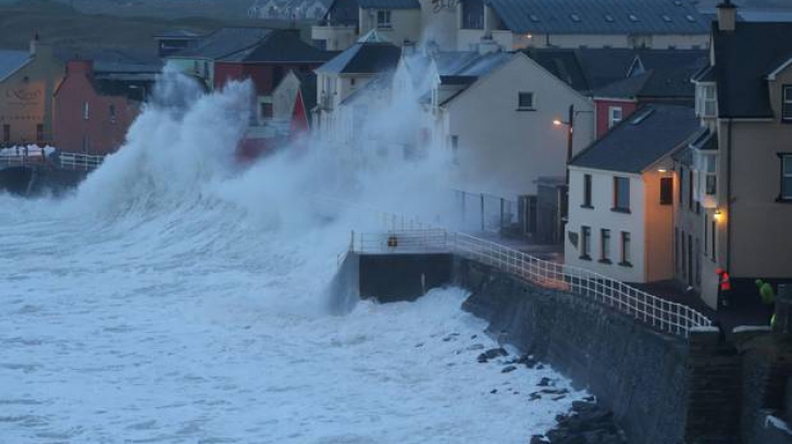 Atenţionare de călătorie pentru Irlanda: Furtuna Erik și cod portocaliu de vânt puternic
