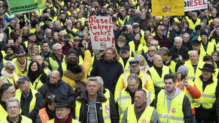 Vestele galbene ies la protest și în Germania. Motivul: interzicerea motoarelor diesel