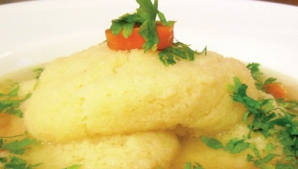 Cum să faci cea mai bună supă cu găluște pufoase. Secretul bucătarilor