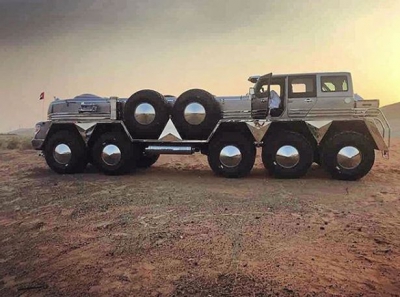 Cel mai mare SUV din lume. "Monstrul" pe 10 roți a fost creat în Dubai. FOTO