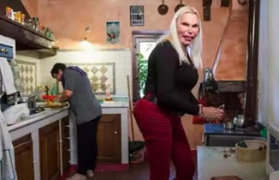 A cheltuit o avere pentru a arăta "perfect". AŞA este azi. Cum arăta &Icirc;NAINTE? Te trec fiorii...