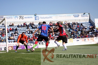 Adrian Ilie inscrie din pasa lui Nicolae Dica. Foto: Cristian Otopeanu