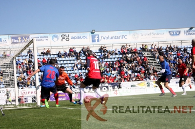 Adrian Ilie inscrie din pasa lui Nicolae Dica. Foto: Cristian Otopeanu