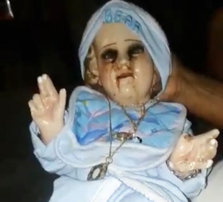 Statuetă a lui Iisus plânge cu lacrimi de sânge. Ce spun localnicii despre acest lucru?