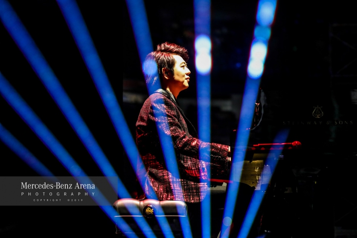 Cum arată viitorul: Luo Tianyi. Mii de oameni au plătit bani grei pentru un concert virtual / Foto: Facebook Mercedes-Benz Arena, Shanghai