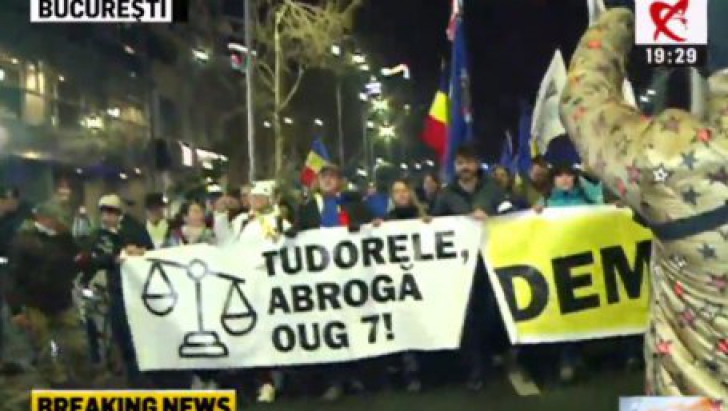 Protestele se extind. Profesorii și studenții Universității din București, alături de magistrați 