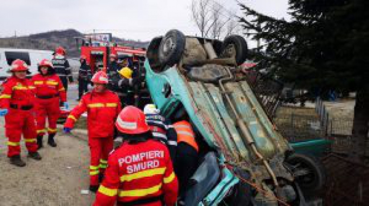 Două persoane încarcerate, în urma unui accident rutier produs în Bistrița-Năsăud(Video) 