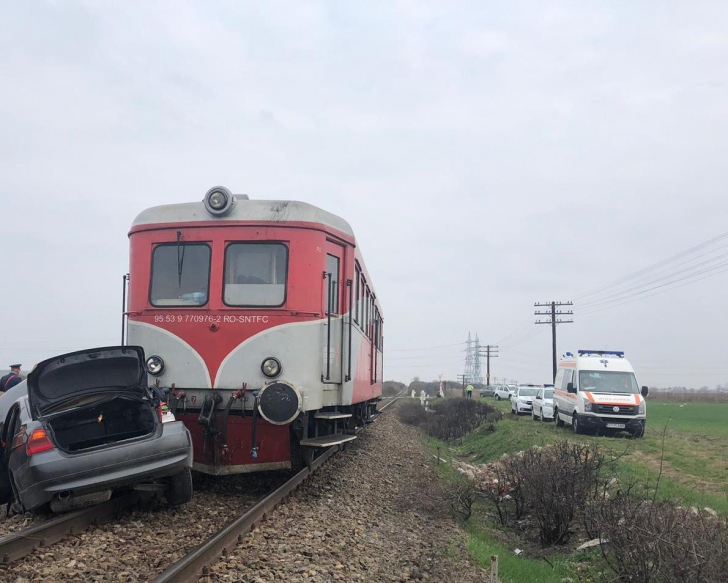 Accident mortal pe Valea Oltului, un autoturism a fost lovit de tren (VIDEO)