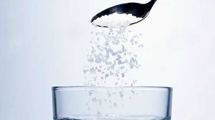 Efectul neașteptat pe care îl are apa cu sare asupra organismului nostru 