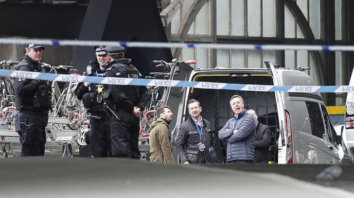 Alertă cu 3 bombe la Londra, în aeroporturi și gară. Mai multe terminale au fost închise