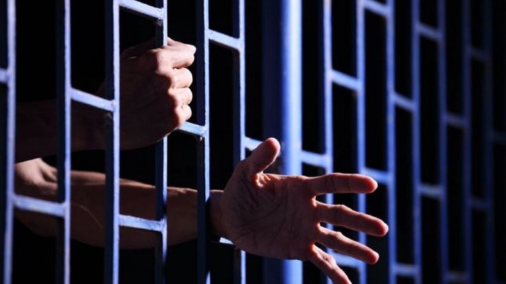 Șpagă la închisoare! Gardian anchetat pentru că lua mită de la deţinuţi