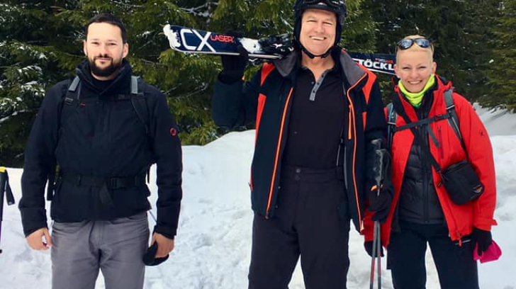 În timp ce Liviu Dragnea se află în turneu prin țară, Klaus Iohannis a mers din nou la schi