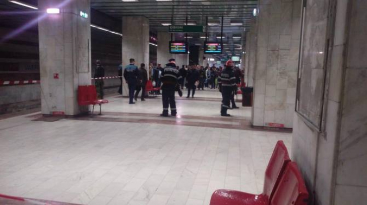O persoană a fost lovită de metrou la Lujerului. Foto: dcnews.ro
