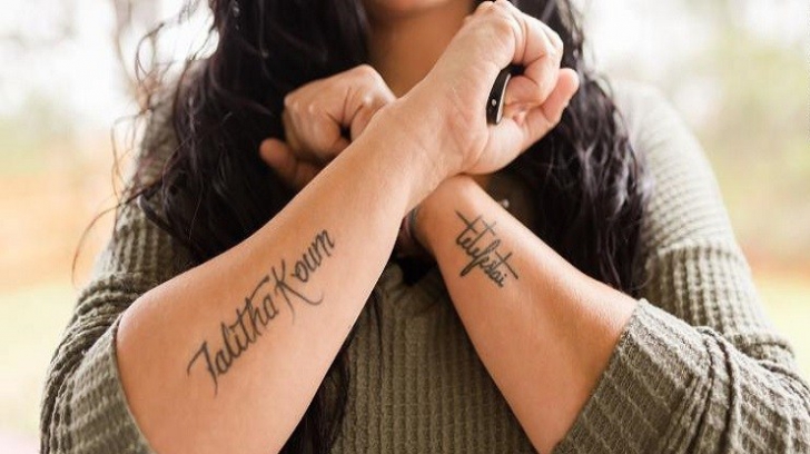 Cum ar putea terapia cu tatuaje să ajute victimele agresiunii sexuale