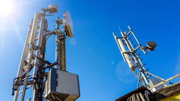 Marile companii telecom ameninţă Guvernul cu procese dacă nu modifică OUG 114