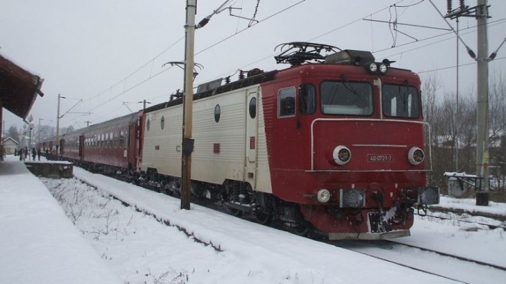 Un tren a deraiat în judeţul Braşov. Circulație feroviară oprită
