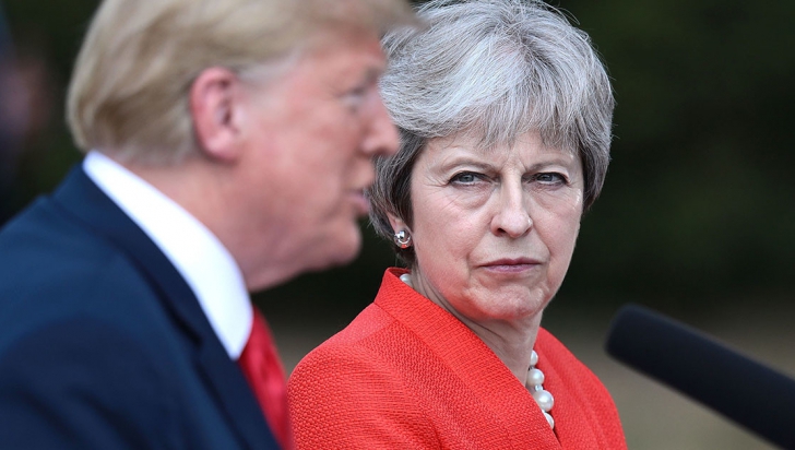 Donald Trump o atacă pe Theresa May în cazul Brexitului