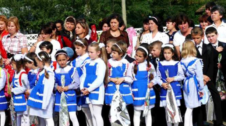 Ecaterina Andronescu nu renunță la ideea uniformelor școlare