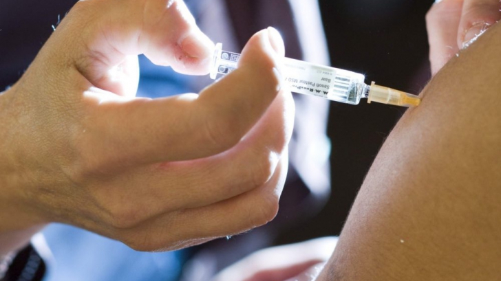 Marea majoritate a românilor este de acord cu vaccinarea