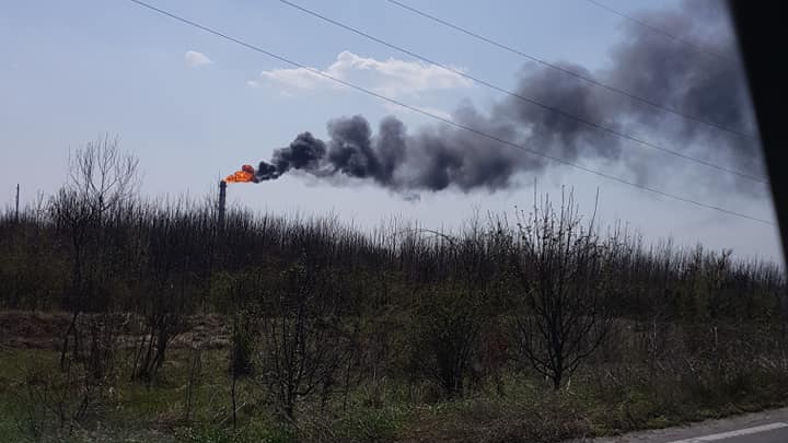 Aer irespirabil la Ploiești, luni dimineață. Localnici din diverse zone s-au plâns de poluarea intensă, cu vapori de benzen