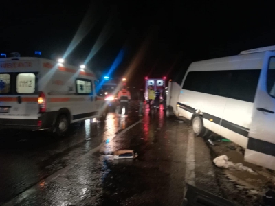 Accident grav la Leţcani. Două microbuze s-au ciocnit:27 de persoane implicate. Planul roşu, activat